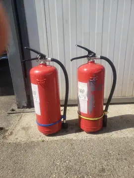 extincteur 9 et 6 kg