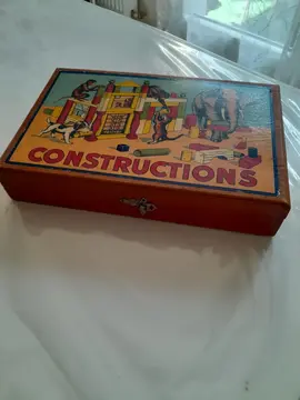 Ancienne boîte de jeux vide.