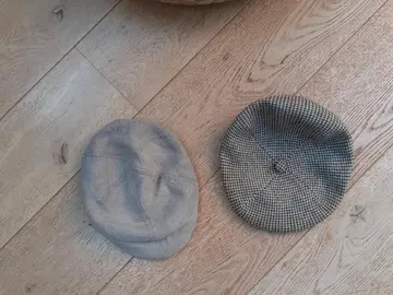 Lot de 2 casquettes anciennes