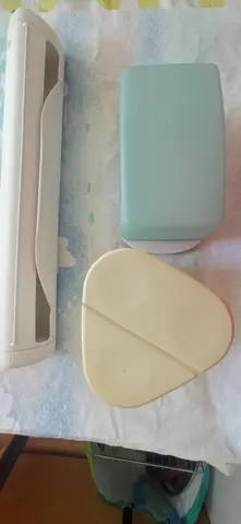 Beurrier, boîte Tupperware, distributeur papier alu et autres