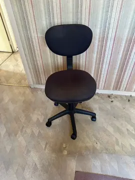 Chaise de bureau à roulettes