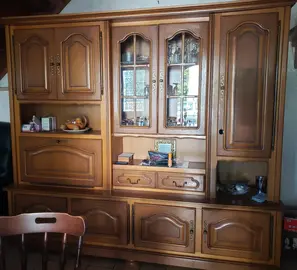 VAISSELIER ET FAUTEUILS