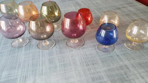 lot de verres à pied colorés