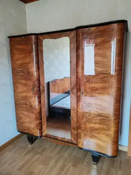 Armoire + lit + sommier tapissier