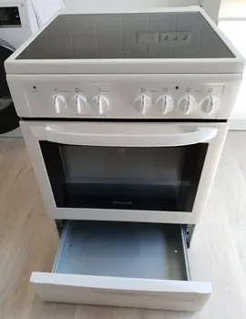 CUISINIÈRE VITROCÉRAMIQUE BRANDT KVP660W. Classe énergétique A.