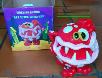 Tirelire monstre