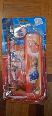 Set papeterie Cars neuf juste ouvert