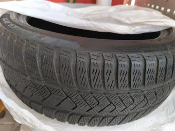 4 Pneus hiver Pirelli SottoZero 225/45 R19