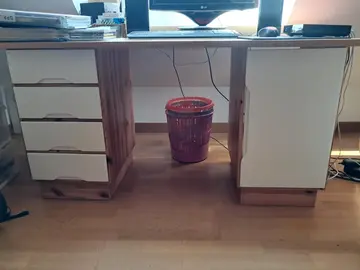 Petit bureau en bois