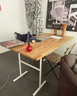 Table avec trépieds
