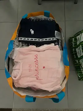 vêtement bébé fille de 0 à 12 mois .