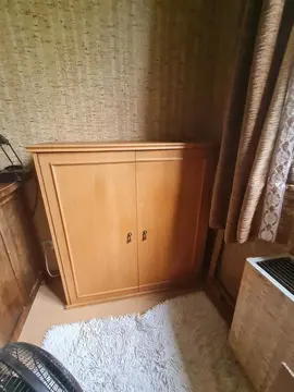 console 2 portes avec étagères