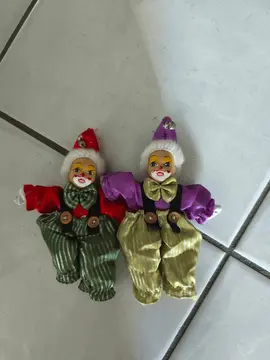 figurines clowns