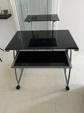 bureau et chaise de bureau