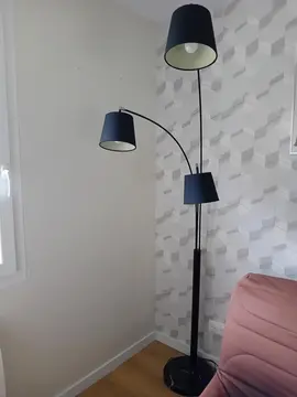 Lampadaire 3 abats-jours réglabes - tiges réglabes - pied en marbre noir