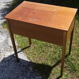 Table en bois 72x46 x 0.77 m