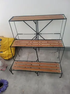 étagère en bois et métal