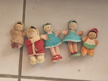 Lot de 5 poupées au crochet