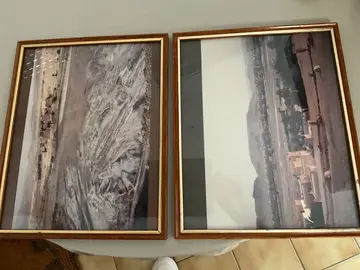 Deux cadres en bois