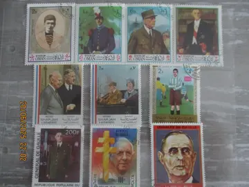 10 timbres oblitérés - thème Général de Gaulle