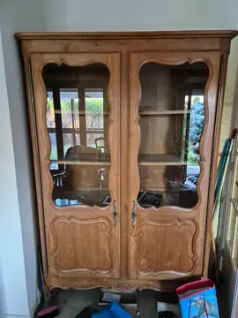 meuble en bois vitré
