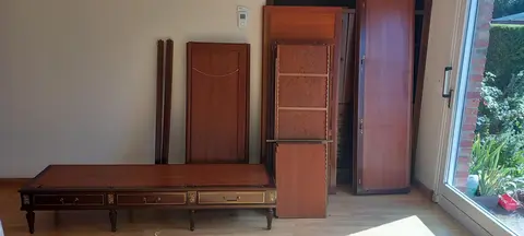 Armoire 3 portes (2 étagères + penderie centrale)