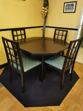 Table octogonale sans rallonge et ses 4 chaises