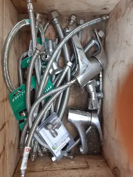 matériel de plomberie Robinets, raccords tresse.