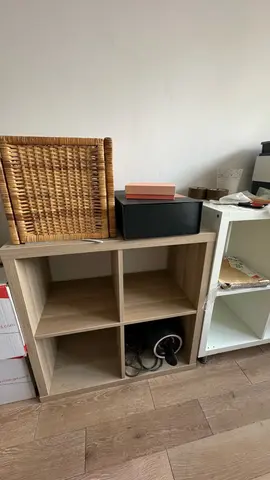 Meuble carré couleur bois IKEA