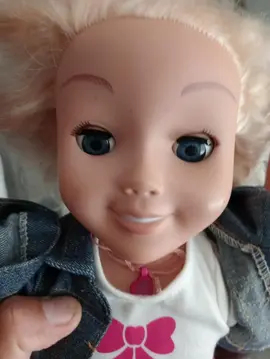 grande poupée cayla parlante.
