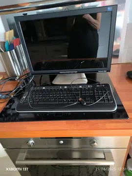 écran d'ordinateur et clavier