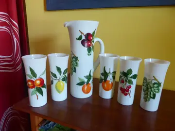 carafe et 5 verres hauts