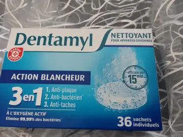 Nettoyant pour appareil dentaire.