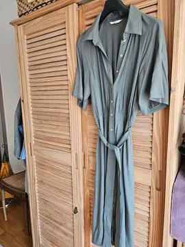 Robe matière souple fluide couleur vert bronze T38