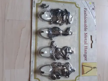 Crochets metalliques