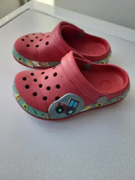 Crocs 27
