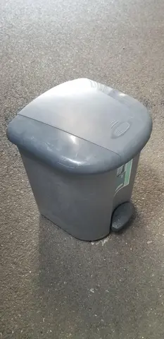 poubelle plastique 30L