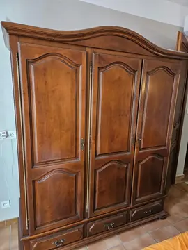 Chambre composée d'une Armoire 3 portes 2/3 penderie, H 165 L 160 P 62, avec lit en 140 en Orme