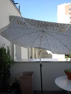 donne parasol