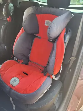 Donne un siège auto enfant