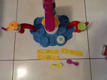 Jeu pour fabriquer des glaces en pâte à modeler