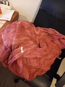 housse rouge de canaper en cuire basic a l enceint