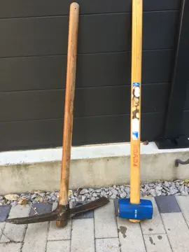 Pioche et masse