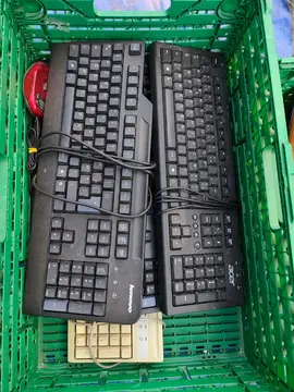 Lot de claviers et souris