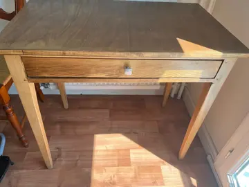 petit bureau ou table d’appoint en bois