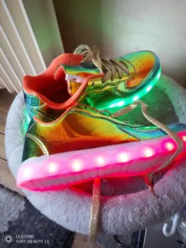 chaussures à led multicolores