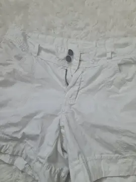 short blanc cache cache