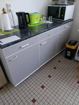 plan de travail sur 3 rangements avec chacun tiroir et porte URGENT retrait avant ce 27/06