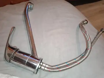 Mitigeur robinet évier Adeo + flexibles en acier +fibre tressé- en excellent état servi 2 mois