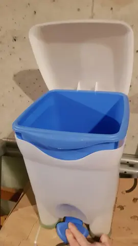 petite poubelle à pédale